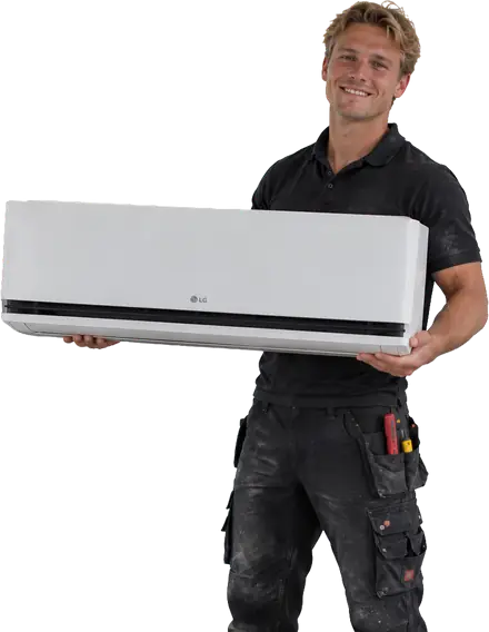 Monteur van Mr. Airco met een wandmodel airco